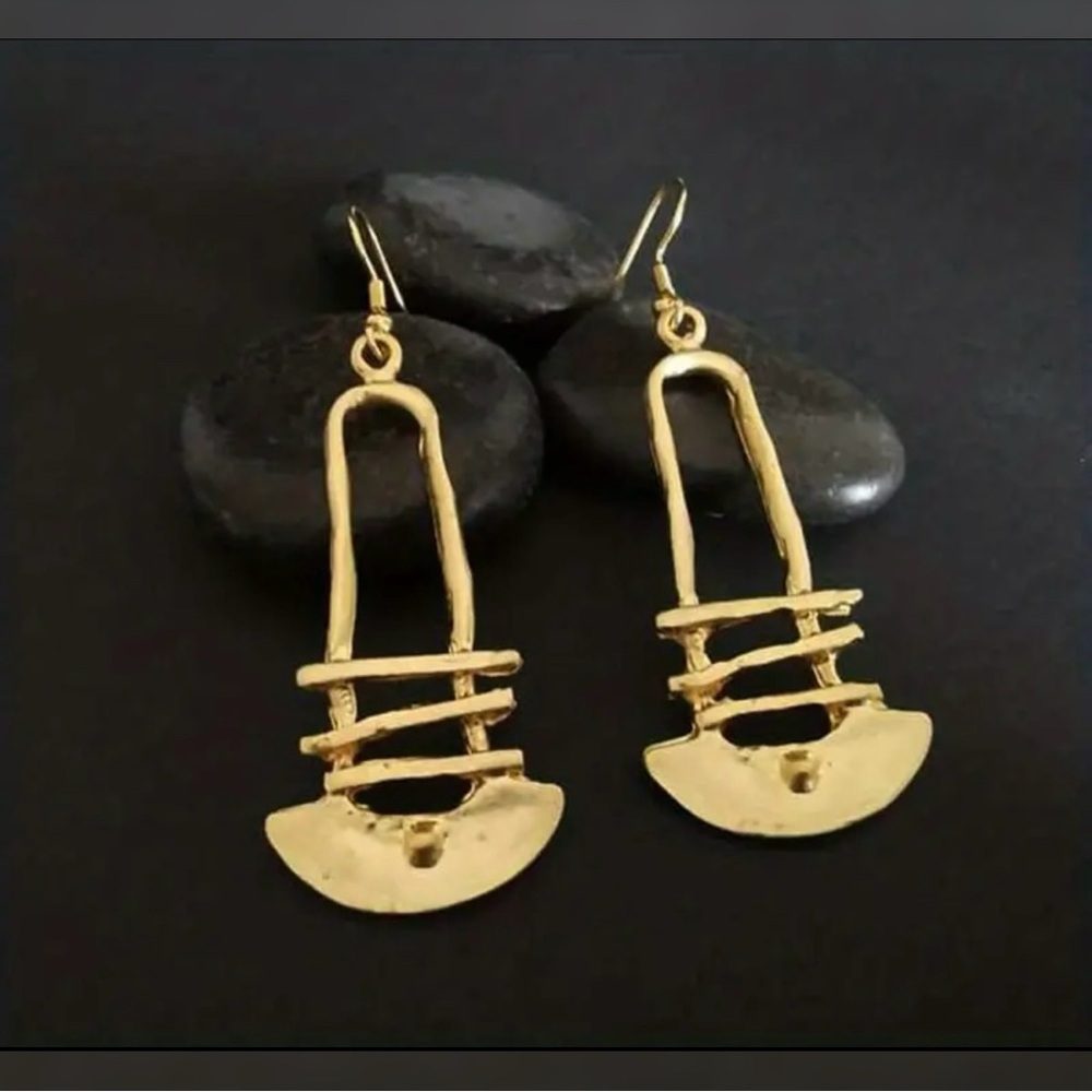 Gold Tone Dangle Earrings for Pierced Ears Elegant and Lightweight - Picture 4 of 4
